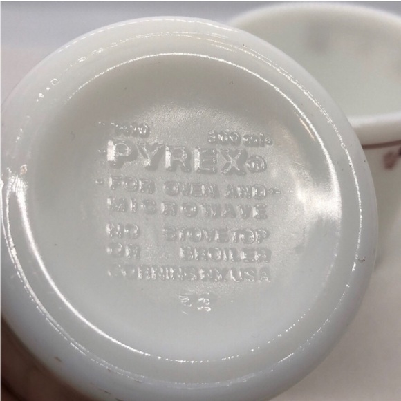 Pyrex Vintage ‘Burgundy Rose’ Mugs - Lot of 2 - Picture 4 of 4